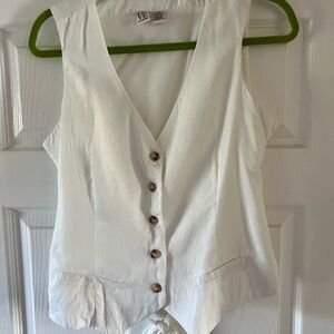 Love By Design White Sleeveless Button-Down Blouse